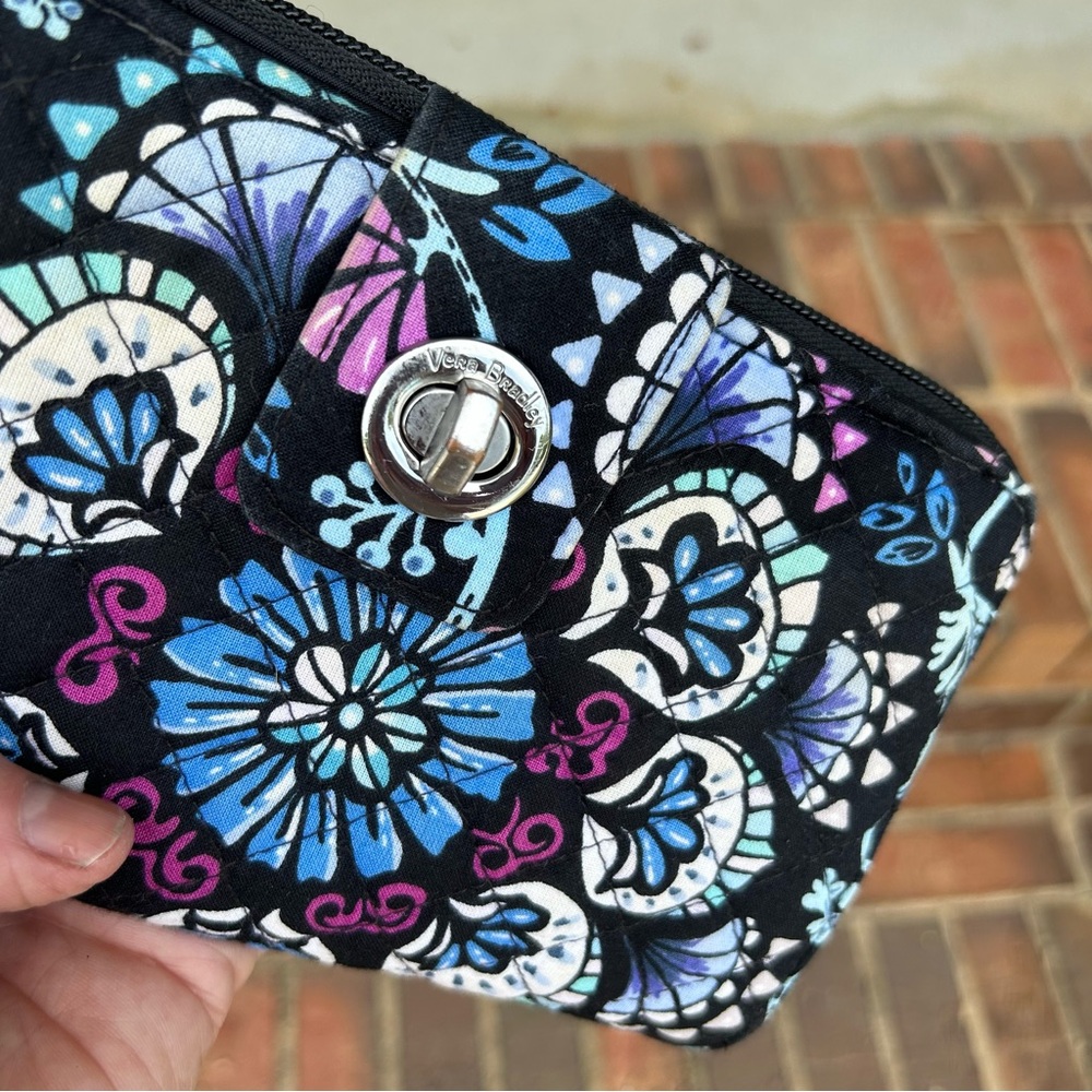 VERA BRADLEY ZIP WALLET